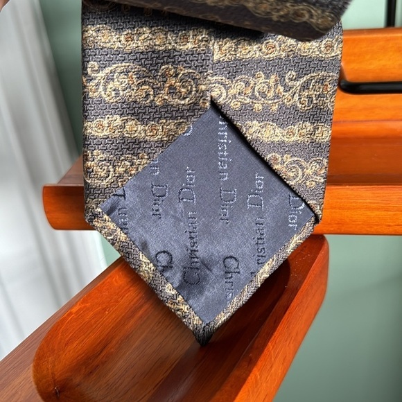 Elegant and classy Christian Dior monsieur 100% silk tie - Picture 3 of 4